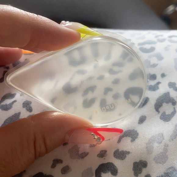 Makeup Drop Applicator - Picture 2 of 2